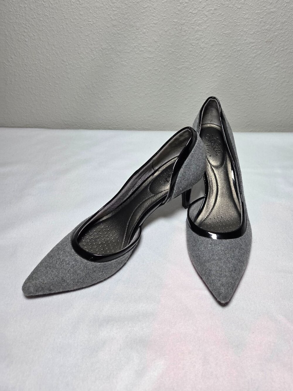 Life Stride Swann Classic Pointed Toe Pump Cushioned Comfort Gray & Black Sz 10